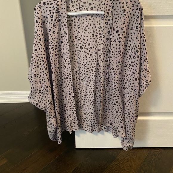 Aritzia Sunday Best Shawl - Picture 3 of 3